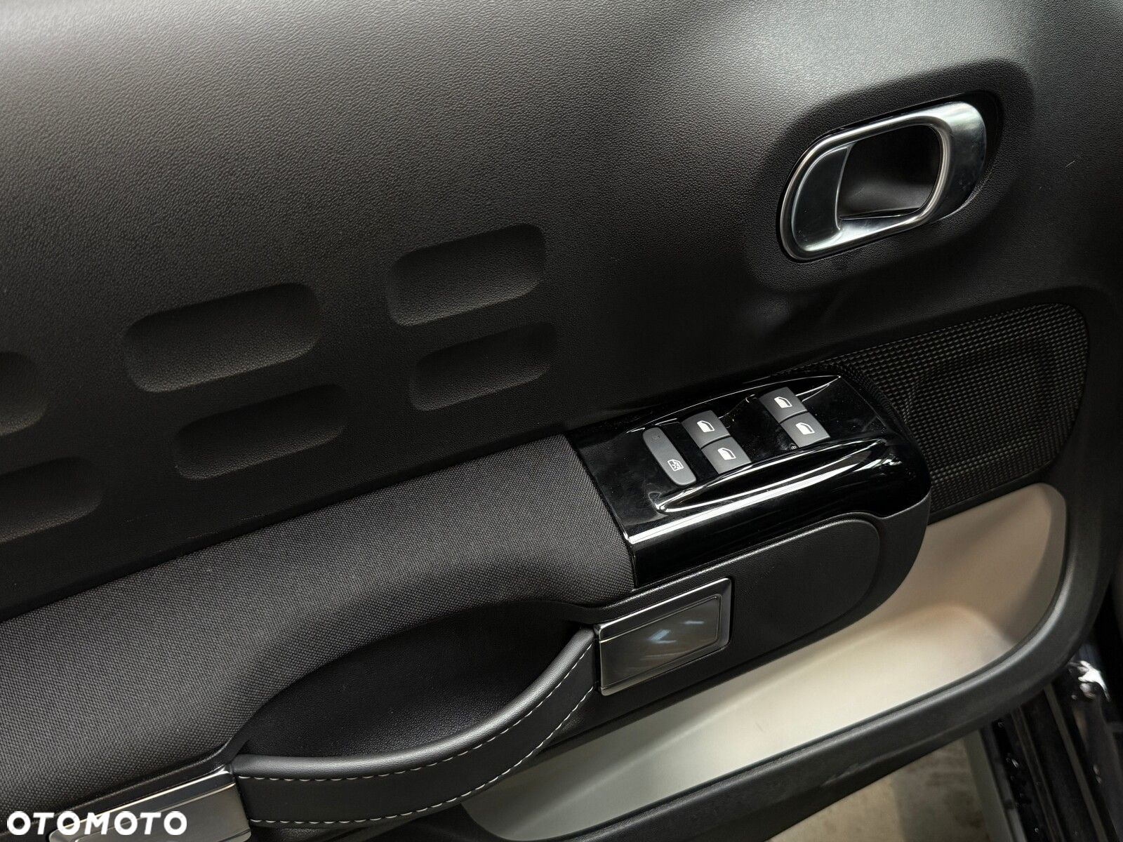 Citroën C3 1.2 PureTech Shine EAT6 - 16
