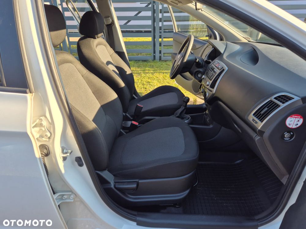 Hyundai i20 - 20
