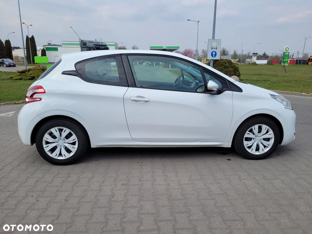 Peugeot 208 - 3