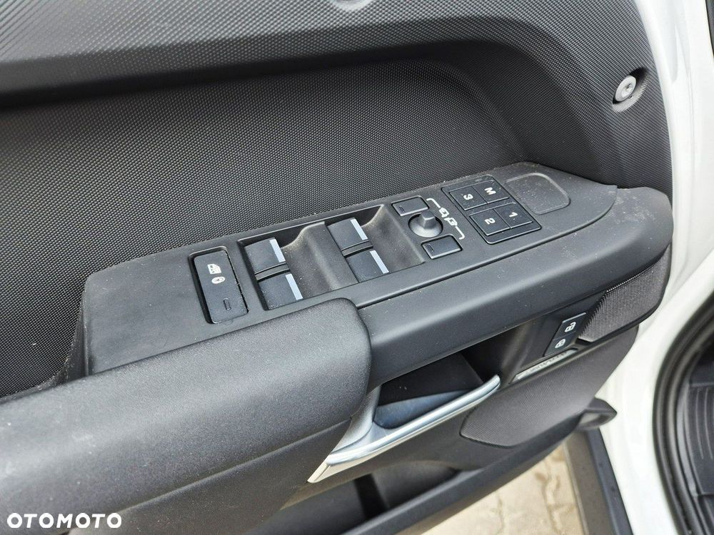 Land Rover Defender - 19