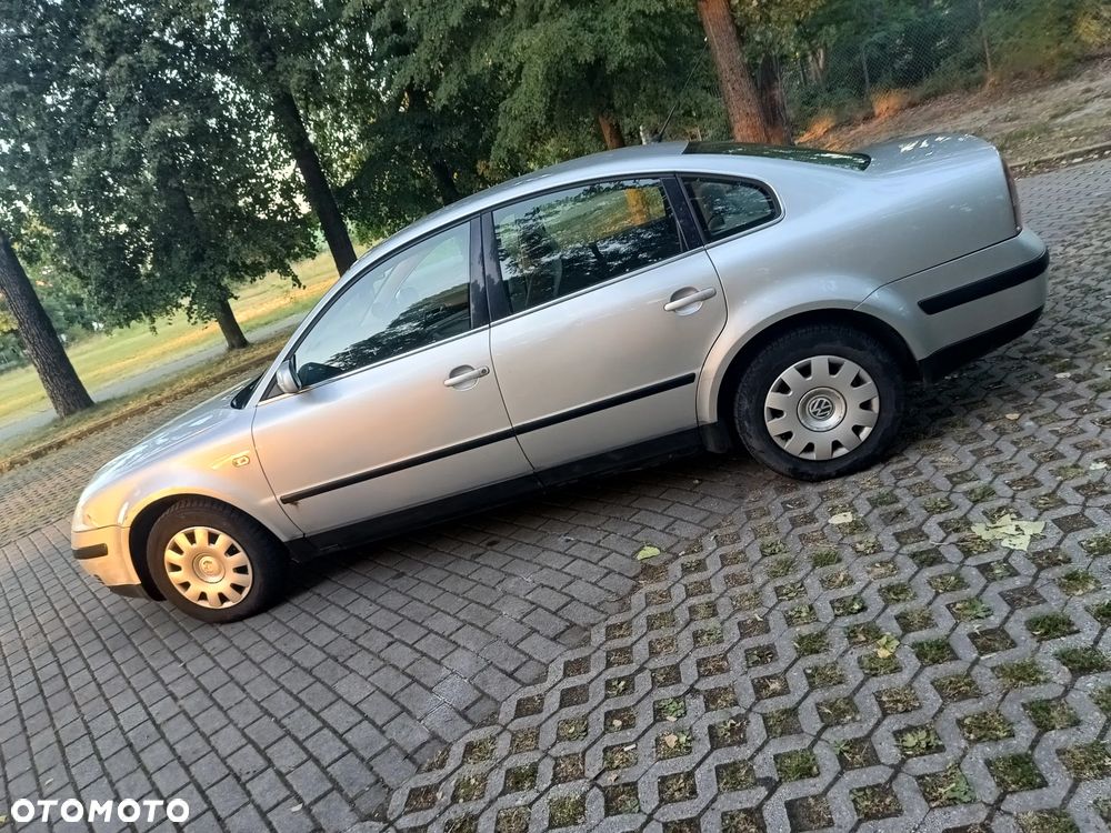 Volkswagen Passat 1.9 TDI Comfortline - 5