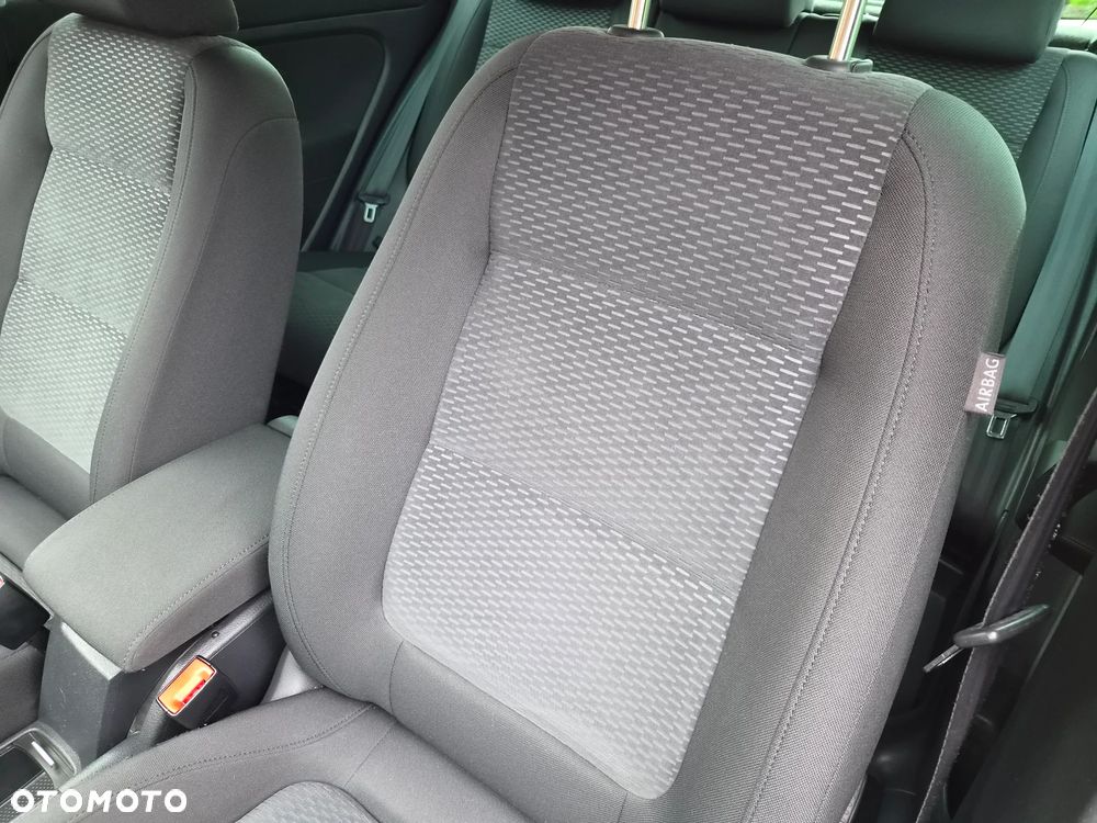 Volkswagen Golf Plus 1.6 DSG Team - 25