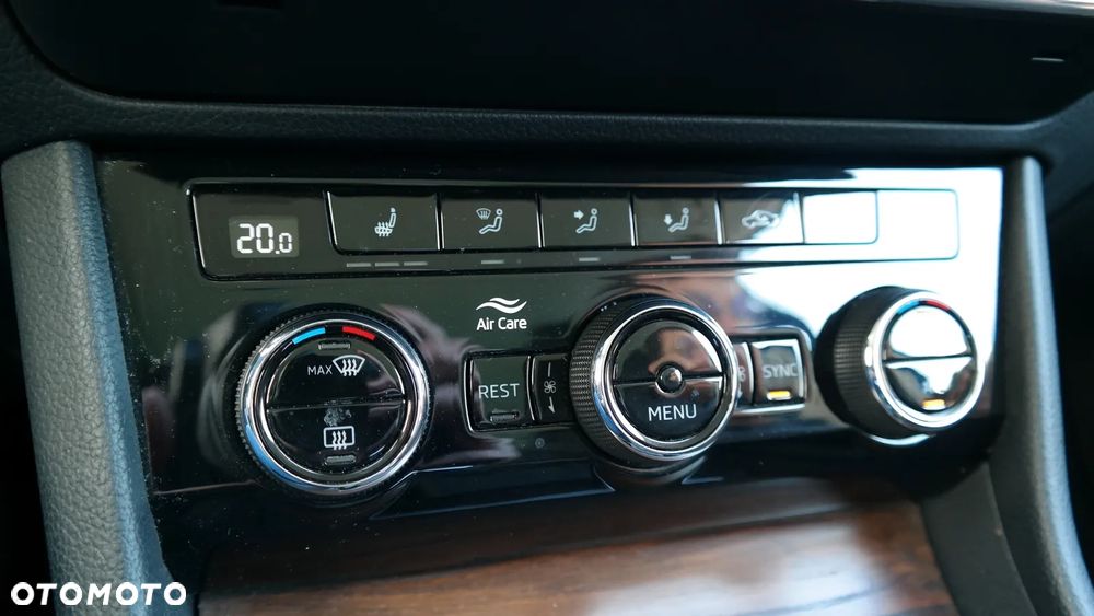 Skoda Superb 2.0 TDI SCR 4x4 Scout DSG - 34