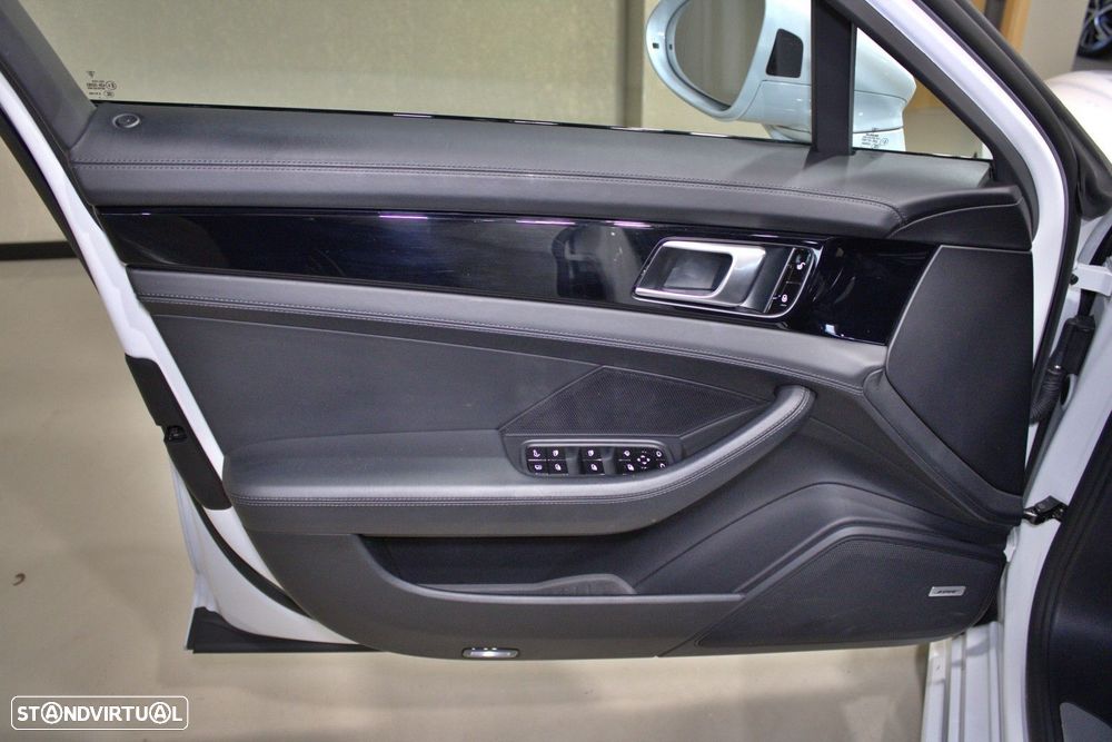 Porsche Panamera 4 E-Hybrid - 23