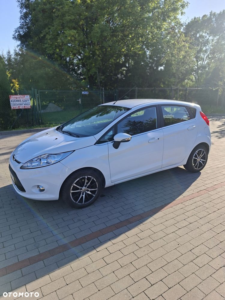 Ford Fiesta 2010 photo 3