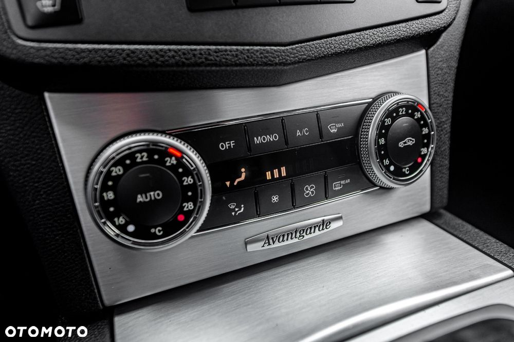 Mercedes-Benz Klasa C 180 BlueEFFICIENCY 7G-TRONIC Avantgarde - 34