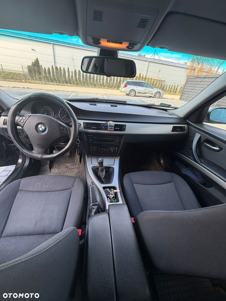 BMW Seria 3 320i - 4