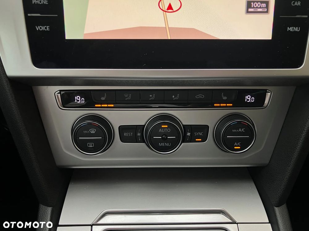 Volkswagen Passat - 30