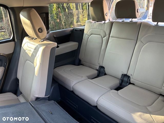 Land Rover Defender - 27