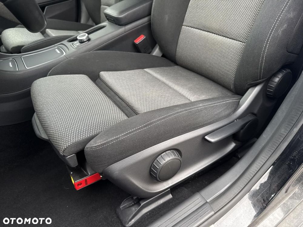 Mercedes-Benz GLA - 13