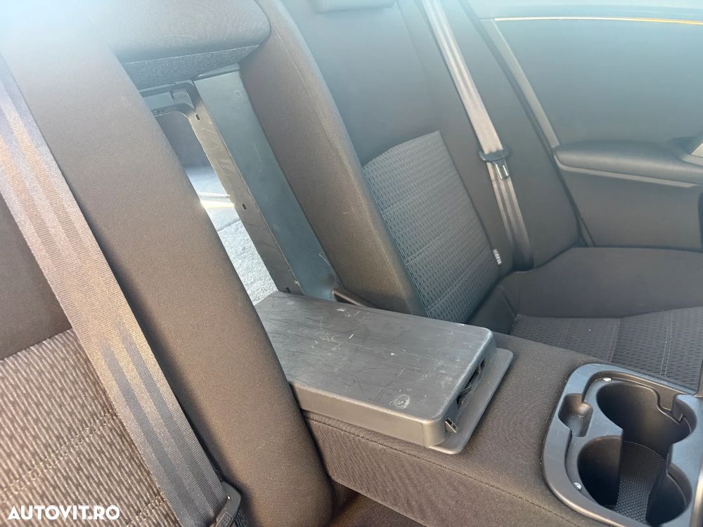 Toyota Avensis 2.0 D-4D - 8