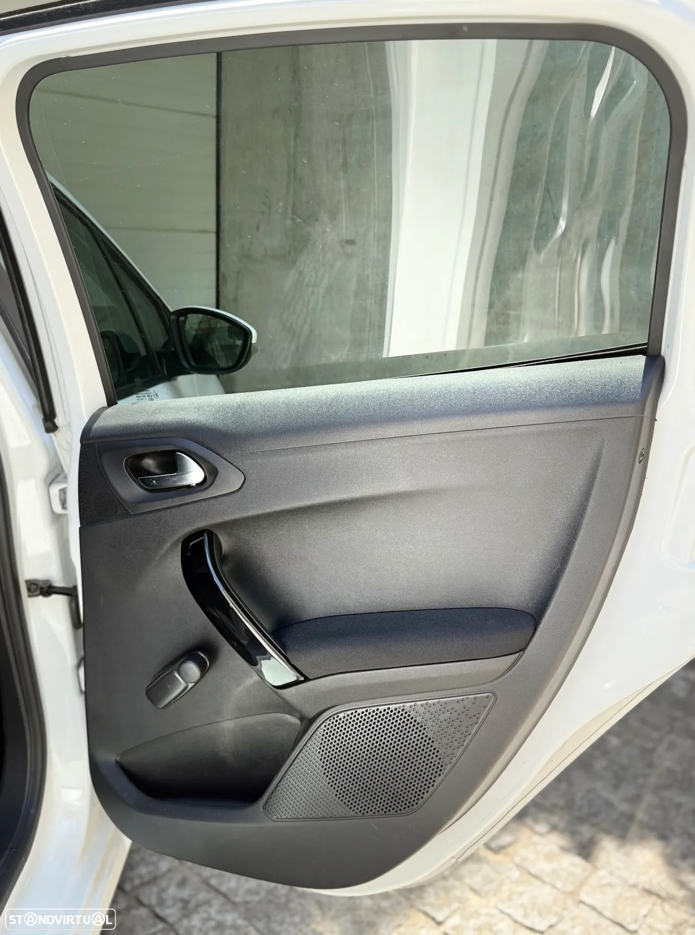 Peugeot 208 1.2 PureTech Allure - 33