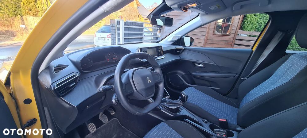 Peugeot 208 - 12