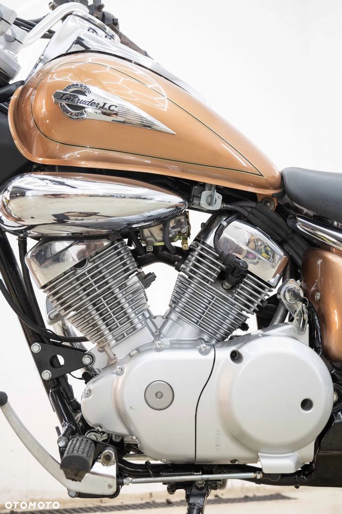 Suzuki Intruder - 13