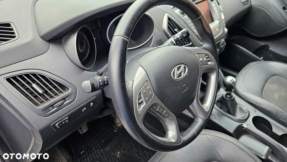 Hyundai ix35 1.7 CRDi 2WD blue Finale Gold - 29