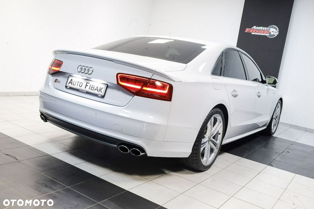 Audi S8 - 10