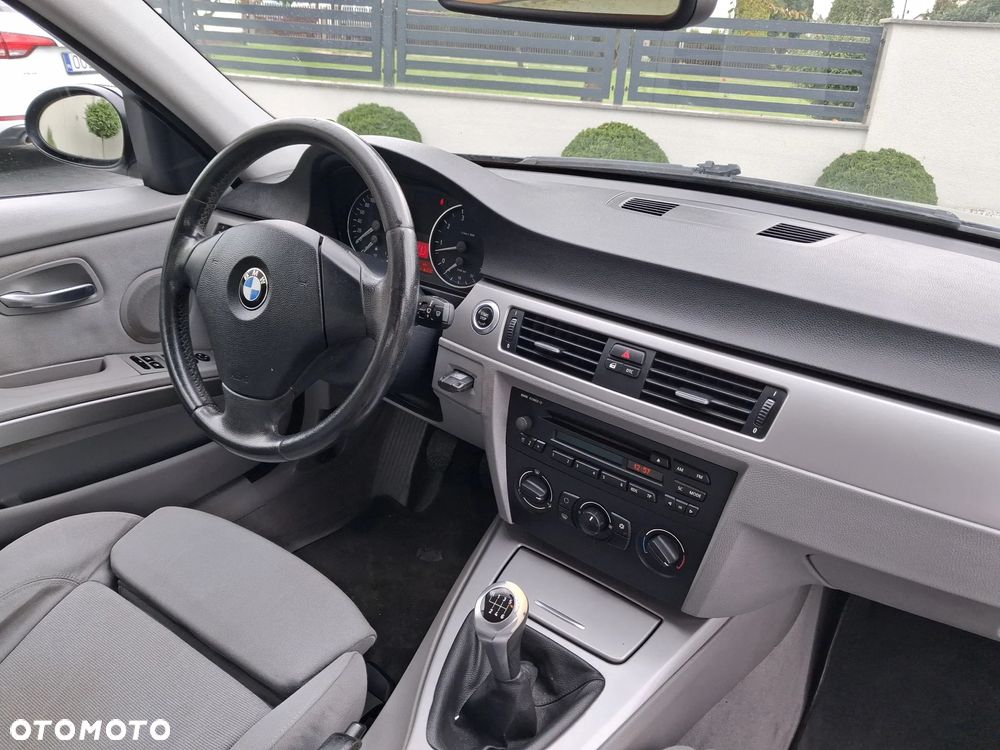 BMW Seria 3 320i - 10