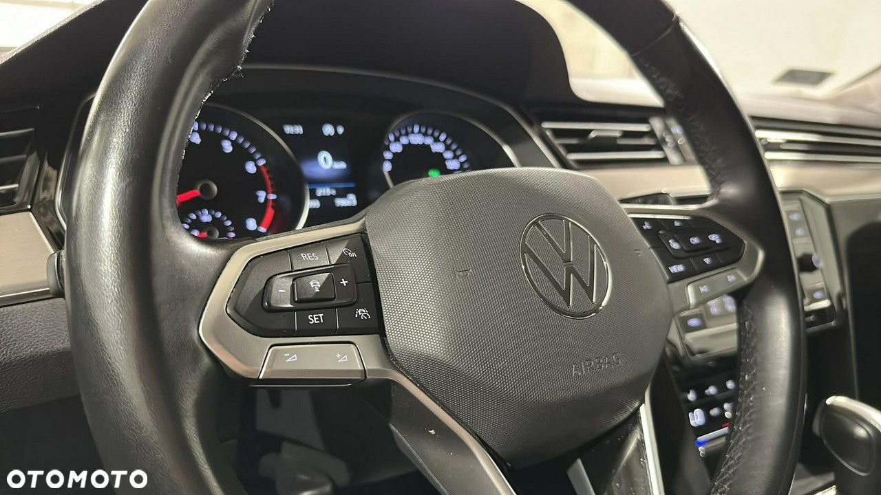 Volkswagen Passat - 21