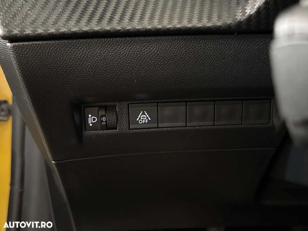 Peugeot 208 - 16