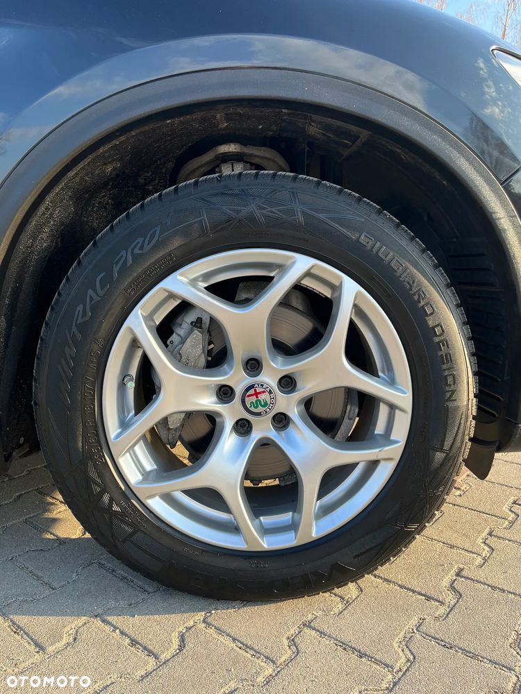 Alfa Romeo Stelvio 2.0 Turbo 16V AT8-Q4 - 9