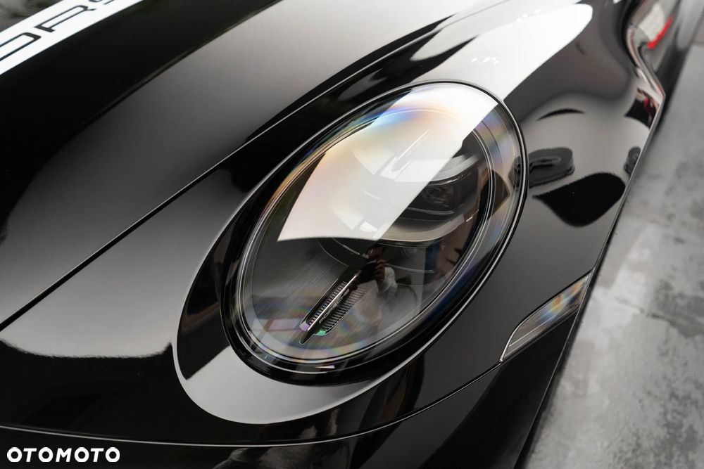 Porsche 911 Carrera 4 GTS - 25