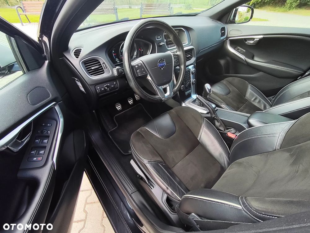 Volvo V40 D2 R Design - 16
