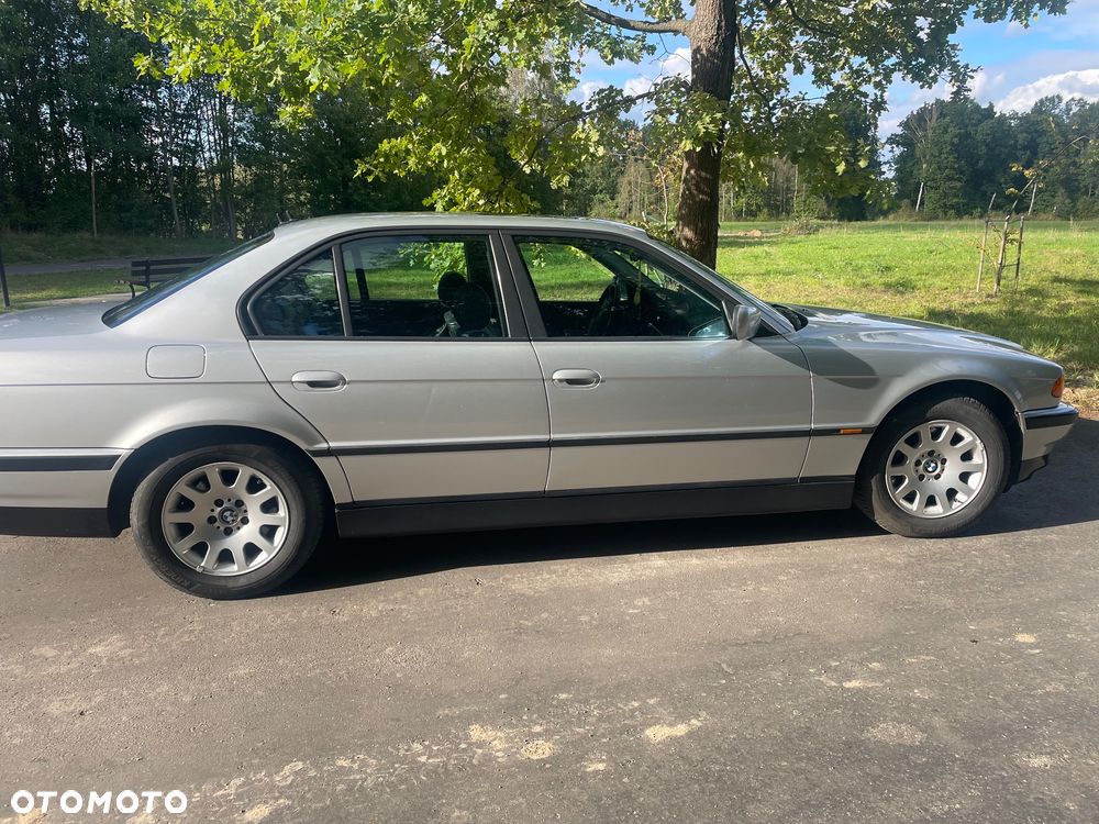 BMW Seria 7 728i L - 13