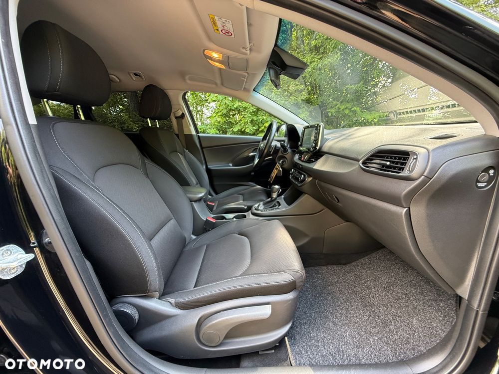 Hyundai i30 1.6 D Comfort DCT - 23