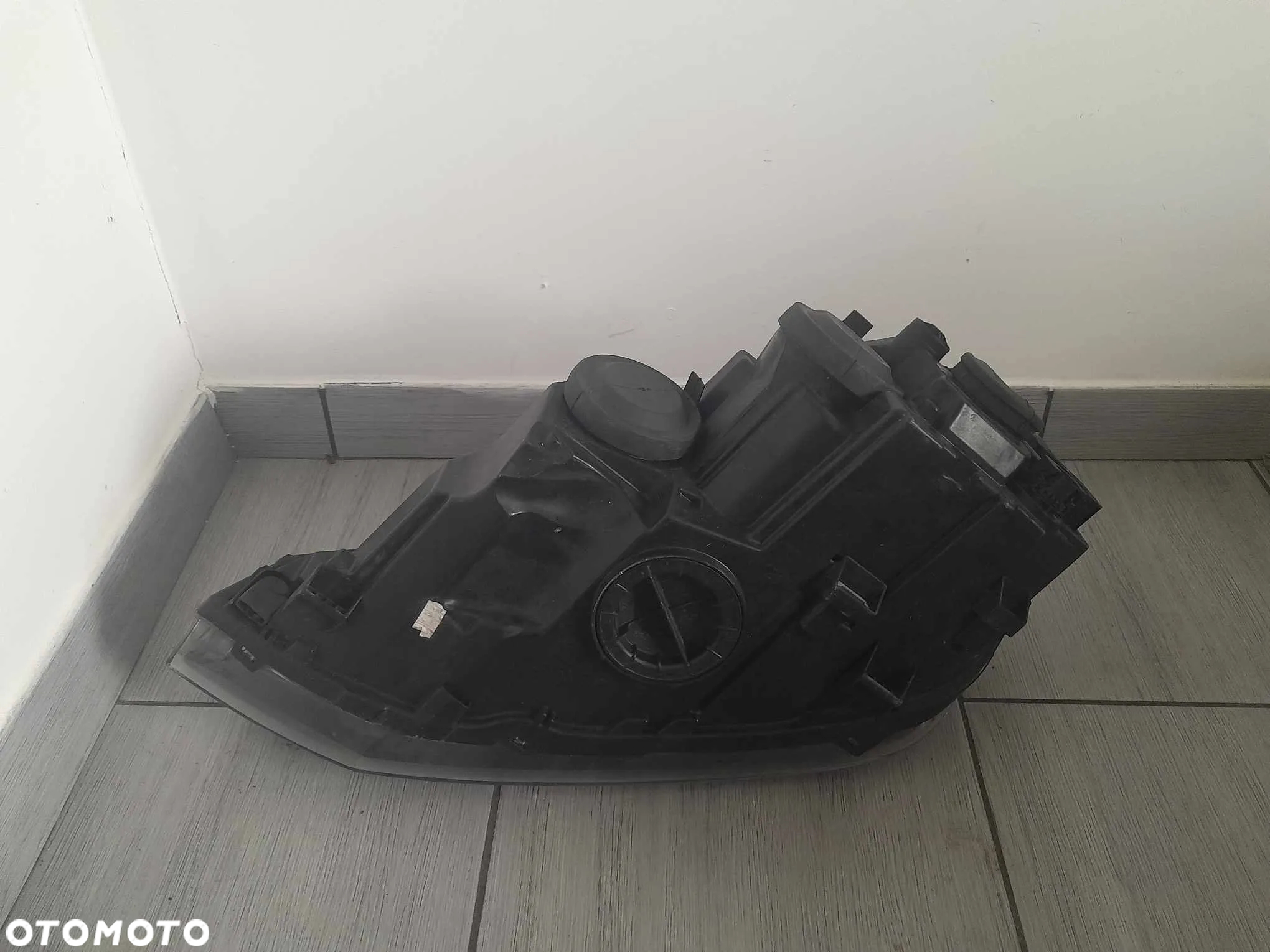 PRAWA LAMPA PRZEDNIA PRZÓD VW POLO 2G1 VI ZWYKŁA H7 2G1941006 - 6