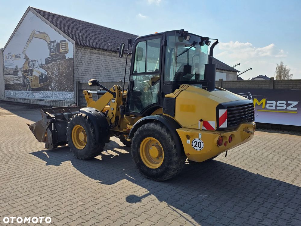 Caterpillar 908H2, 2014 ROK, 5700 MTH, ŁYŻKA OTWIERANA + WIDŁY - 3