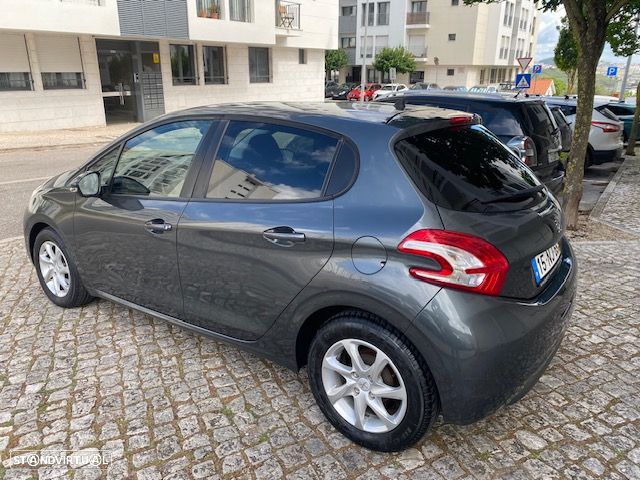 Peugeot 208 1.2 VTi SE Style - 11