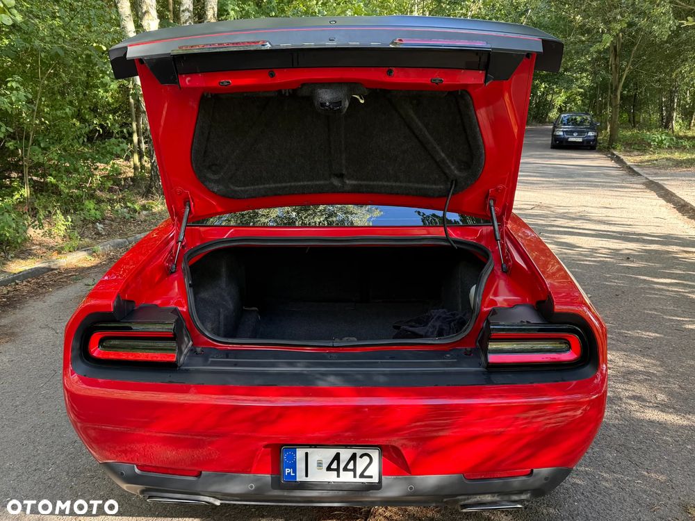 Dodge Challenger - 8