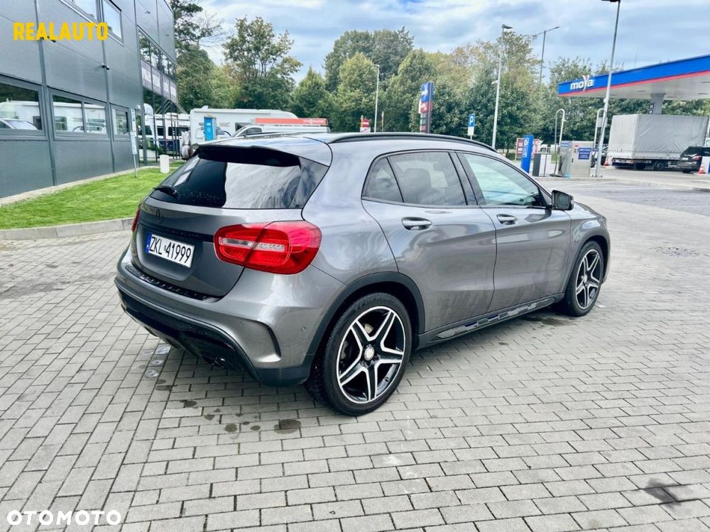 Mercedes-Benz GLA - 16