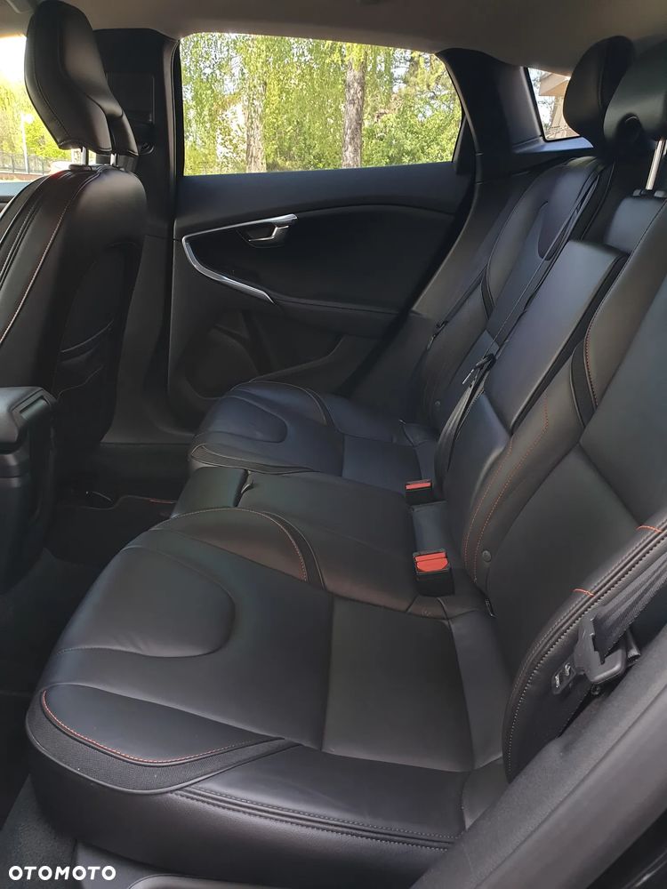 Volvo V40 D2 R Design - 35