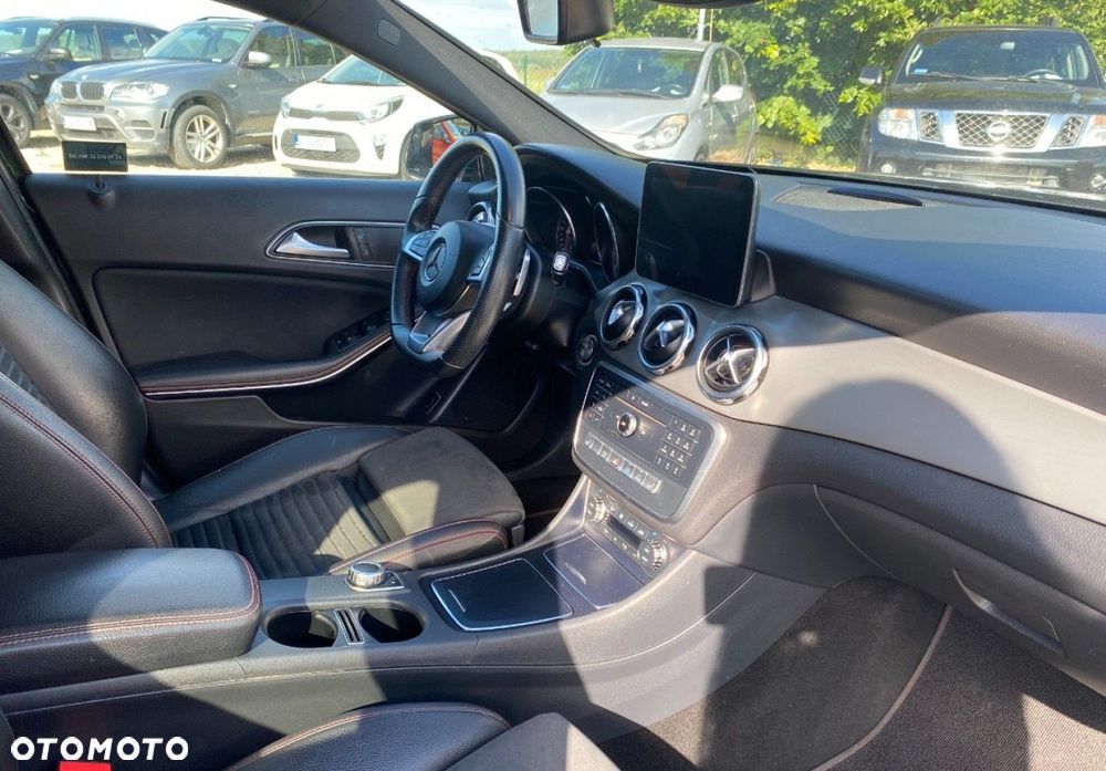 Mercedes-Benz GLA - 9