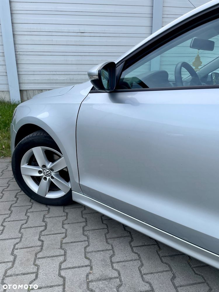 Volkswagen Jetta 1.6 TDI BMT Trendline - 23