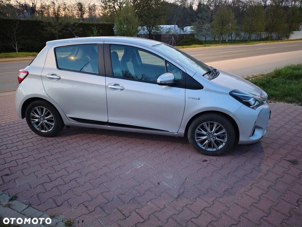 Toyota Yaris Hybrid 100 Premium EU6 - 12