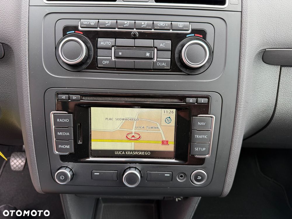 Volkswagen Touran - 17