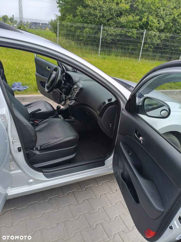 Hyundai i30 1.6 CRDi Classic + World Cup - 8