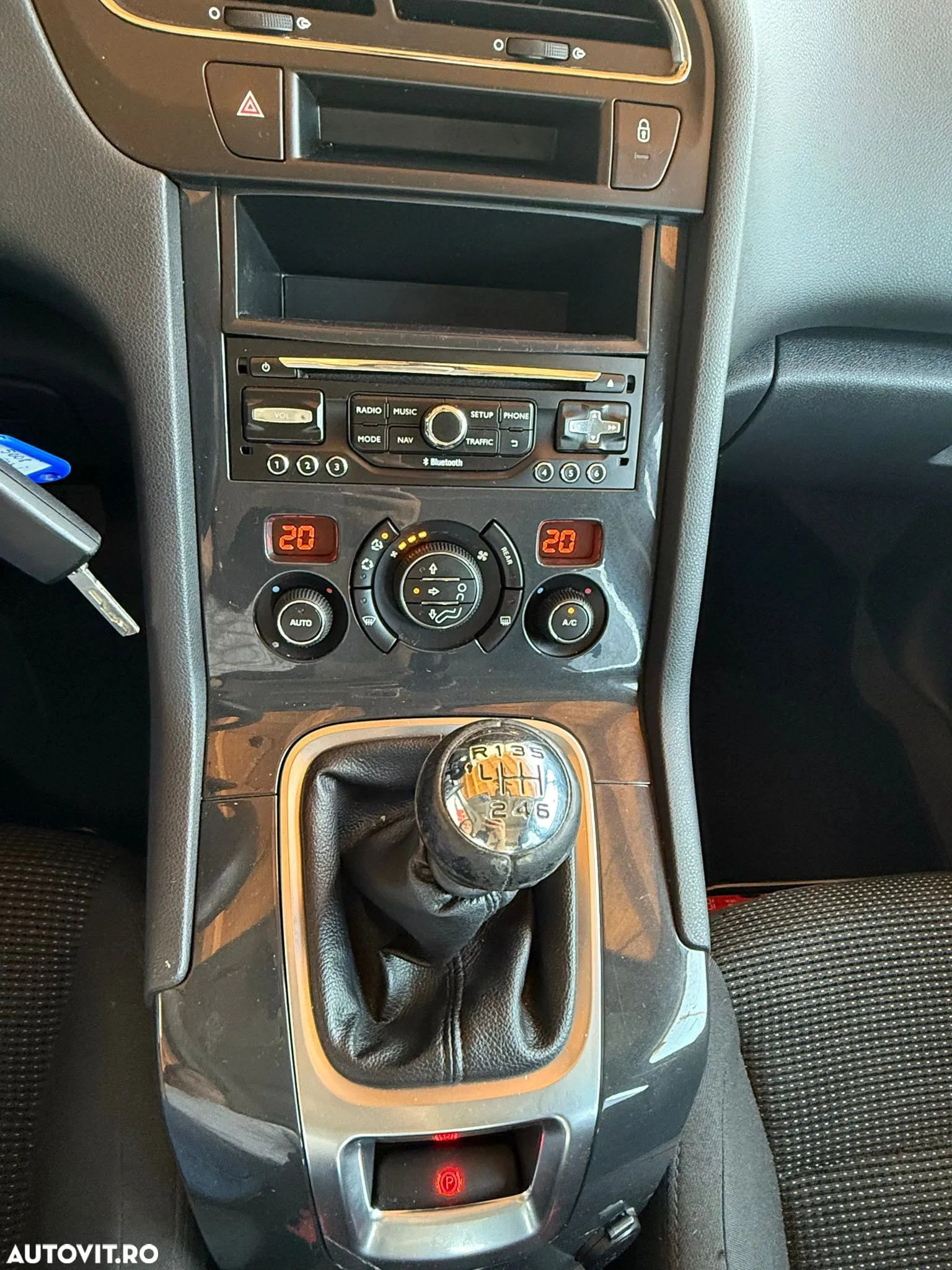Peugeot 5008 HDI 115 Active - 12