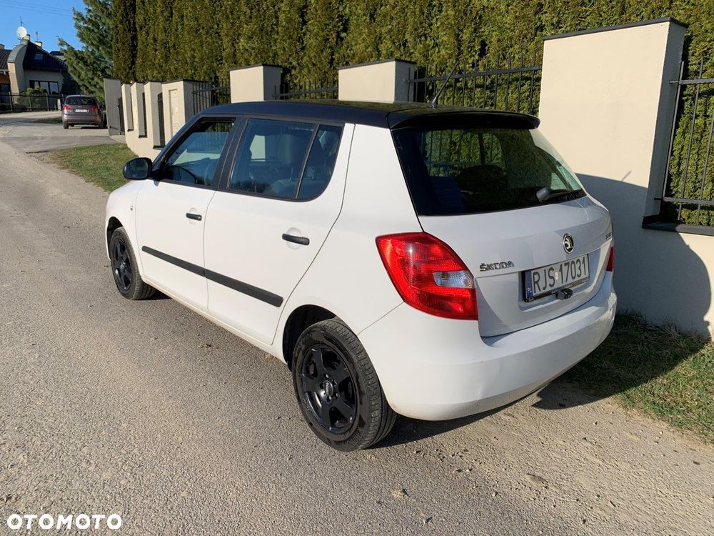 Skoda Fabia 1.2 HTP Cool Colour Edition - 4