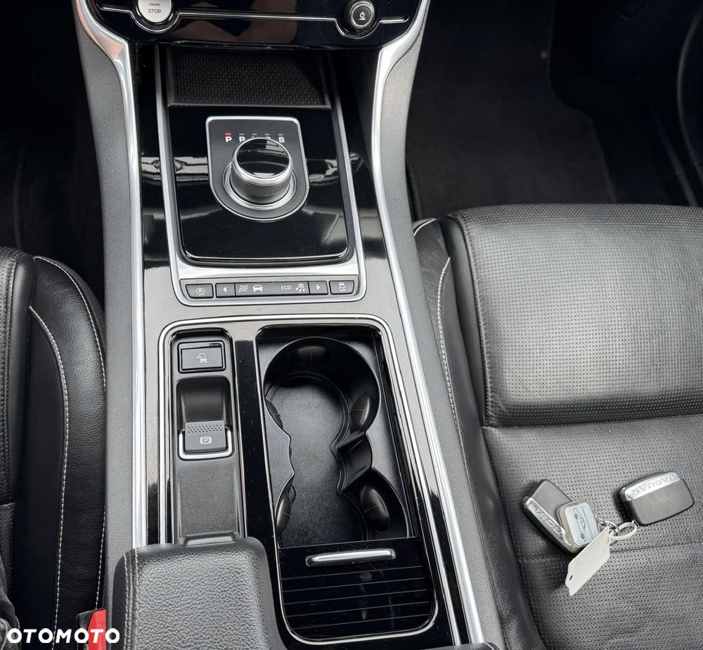 Jaguar XF 30d 300 Sport - 16