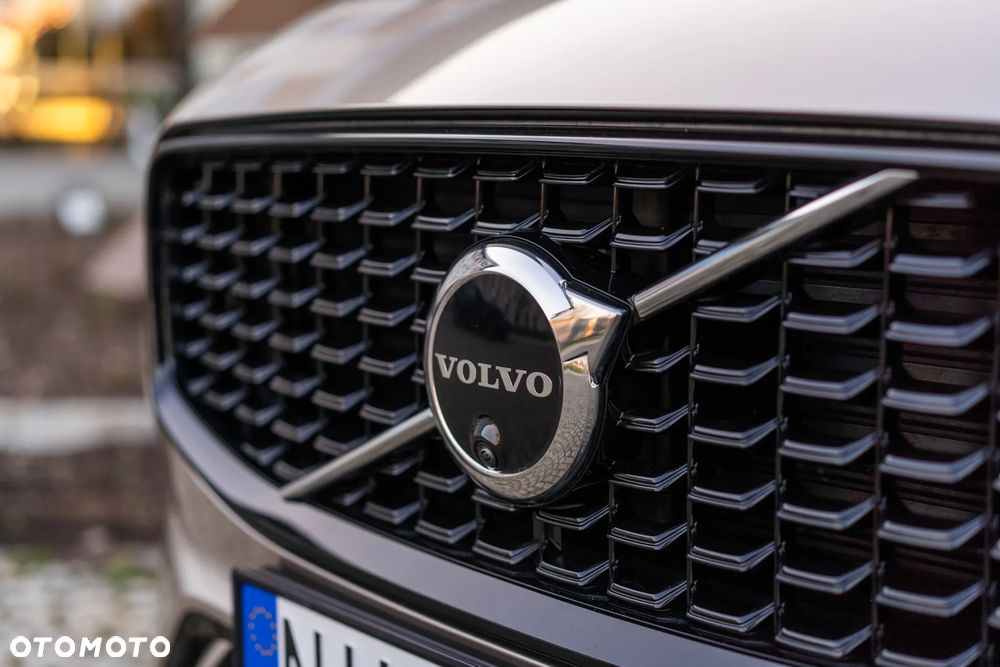 Volvo XC 60 T8 Plug-In Hybrid AWD Ultimate Dark - 22
