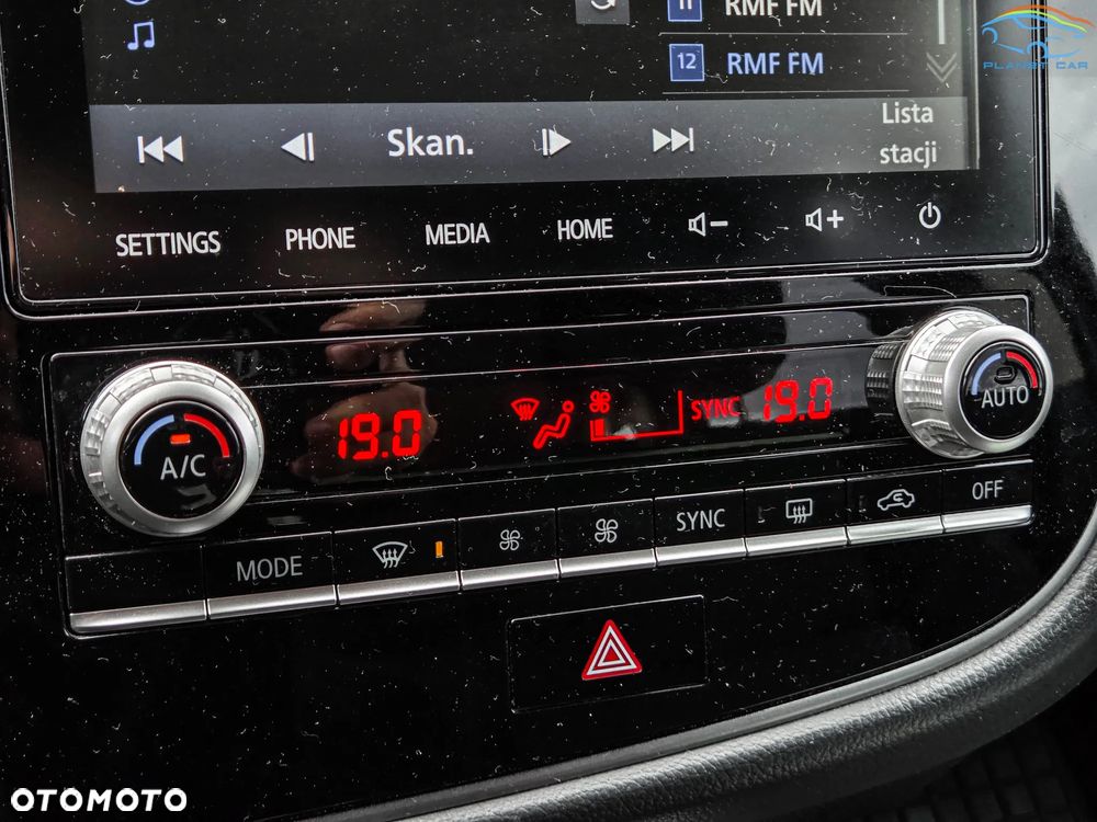 Mitsubishi Outlander 2.4 4WD Plug-In Hybrid Plus - 30