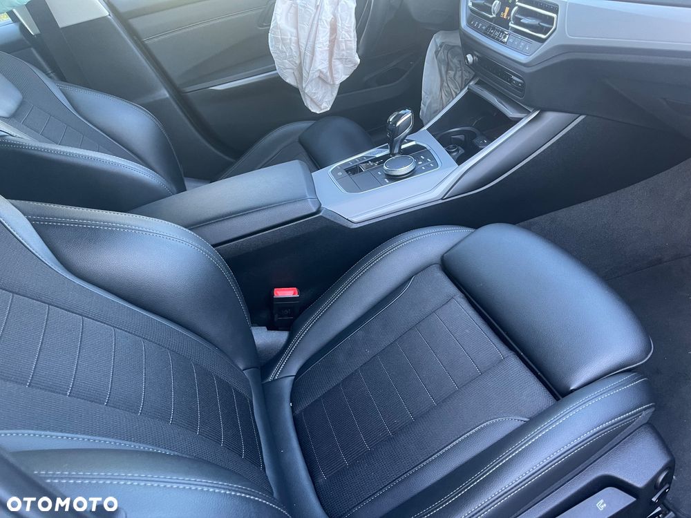 BMW Seria 3 318d Touring Sport Line - 24