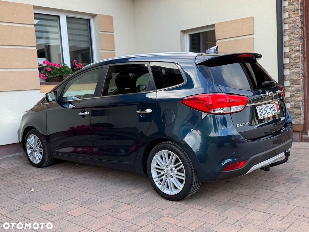 Kia Carens - 23