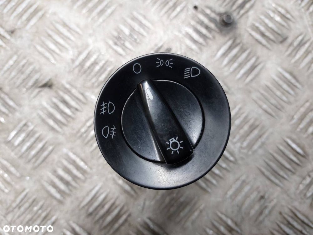 PRZEŁĄCZNIK ŚWIATEŁ AUDI A4 B6 - 1