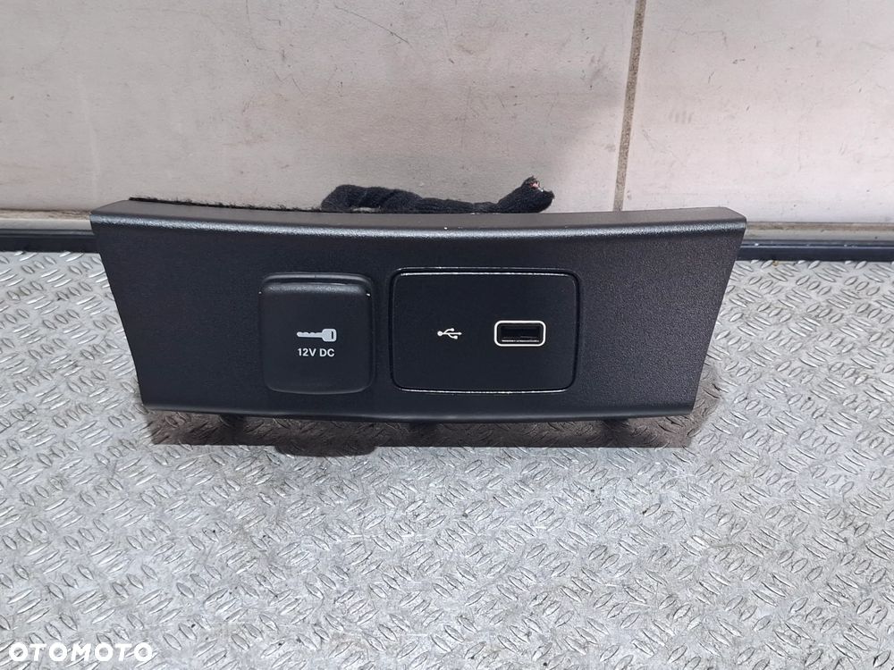 Wejście USB Port komplet  Fiat Tipo II 2022 rok 1,0T lift - 1