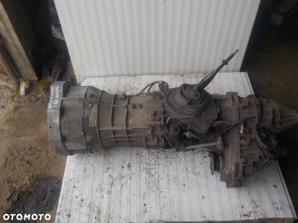 NISSAN PATHFINDER III R51 2.5 SKRZYNIA BIEGÓW REDUKTOR