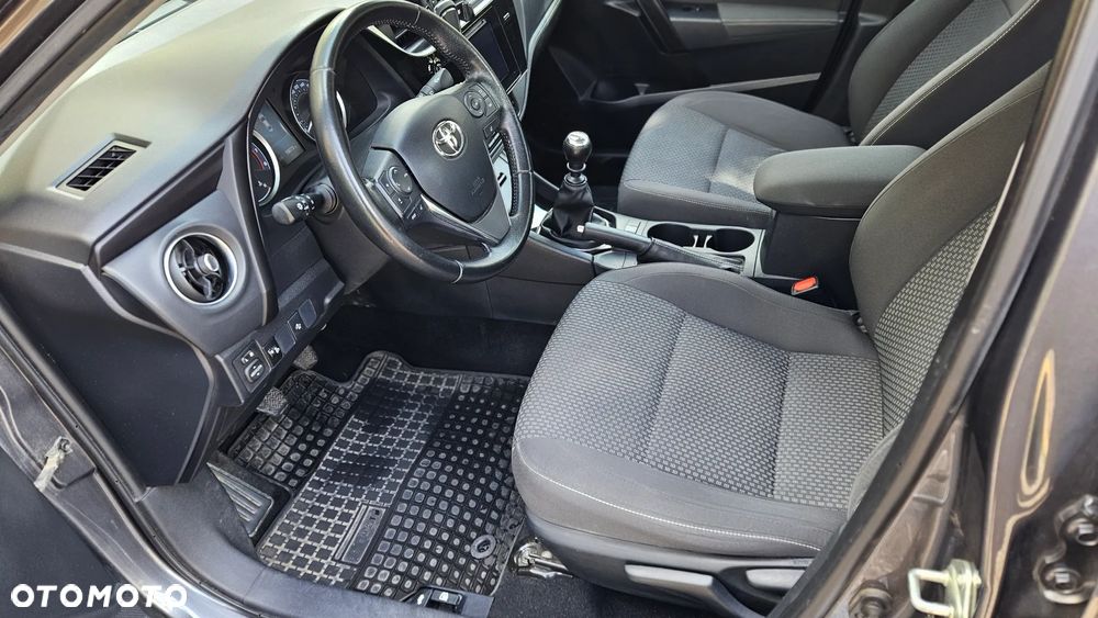 Toyota Corolla 1.6 Comfort - 6